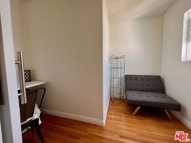 2333 S Garth Avenue, Los Angeles CA: https://media.crmls.org/mediaz/2bd0d768-9850-41fe-9766-21cc24578b9c.jpg
