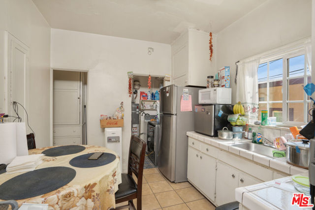 Image 21 of 27 For 11329 Sherman Way