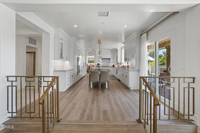 848 Greenridge Drive, La Canada Flintridge CA: https://media.crmls.org/mediaz/2bd15587-136b-4cb6-963d-d3ef90897c90.jpg