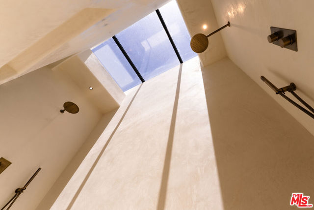 4046 Shadyglade Avenue, Studio City CA: https://media.crmls.org/mediaz/2bd16eb6-fc45-4cf1-9966-c0894e11bef6.jpg