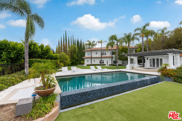 3791 WINFORD Drive, Tarzana CA: https://media.crmls.org/mediaz/2bd2504b-89bd-42a0-88e8-66687d7d8ed4.jpg