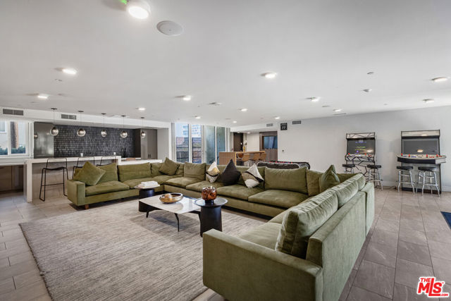 5750 E Hollywood Boulevard, Los Angeles CA: https://media.crmls.org/mediaz/2bd26849-6165-4d05-bb71-5cf173b642fc.jpg