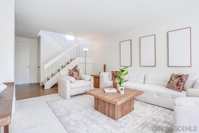 5450 Kiowa Dr, La Mesa CA: https://media.crmls.org/mediaz/2bd2acd0-3635-4449-99b5-9800d6295fbf.jpg