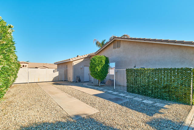 81145 Aurora Avenue, Indio CA: https://media.crmls.org/mediaz/2bd31c82-ba02-4fe8-9914-545f48ba97f3.jpg