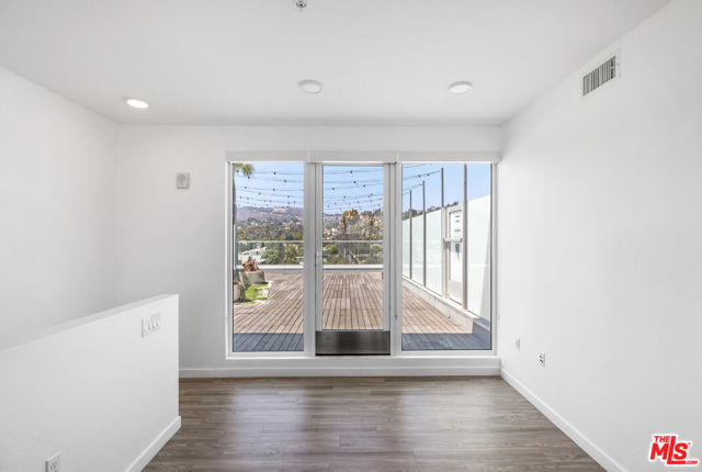 5750 E Hollywood Boulevard, Los Angeles CA: https://media.crmls.org/mediaz/2bd35897-41dc-4f2d-8e27-805bdb492ae5.jpg
