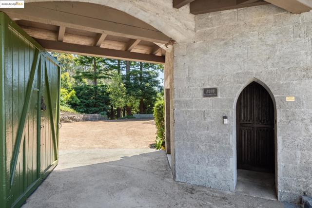 2900 Buena Vista Way, Berkeley CA: https://media.crmls.org/mediaz/2bd397dd-24e2-41d7-8ca4-f3c32ad3b9c2.jpg