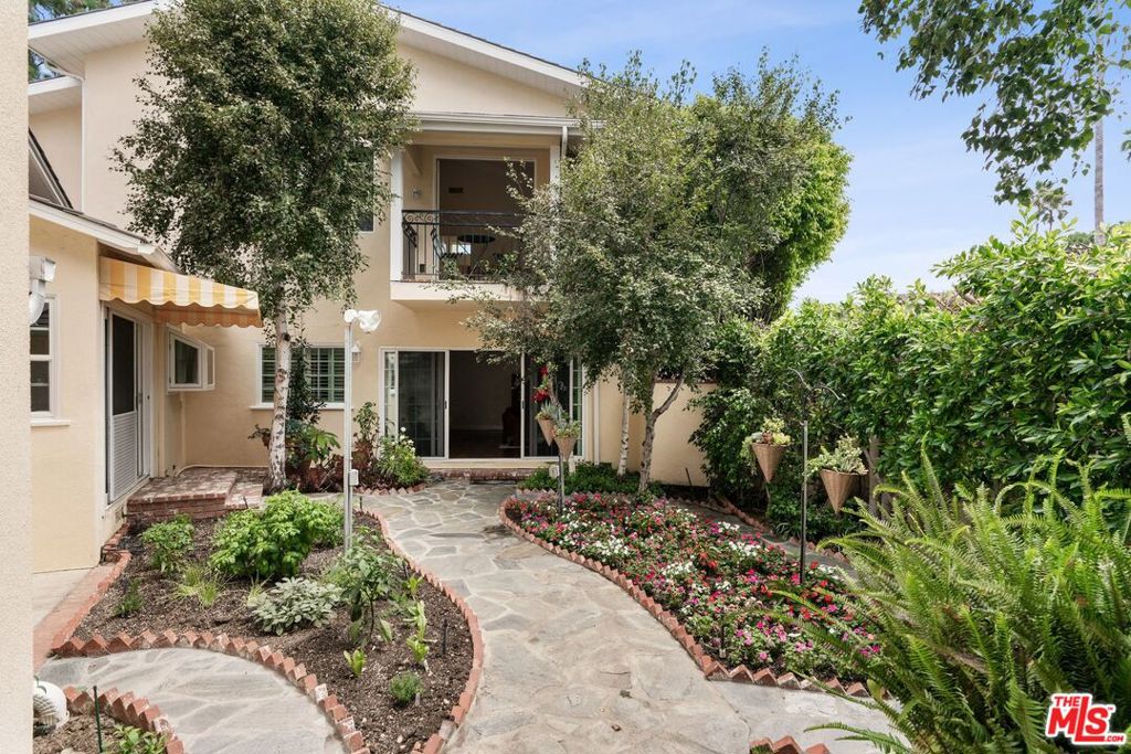 2229 Stradella Road