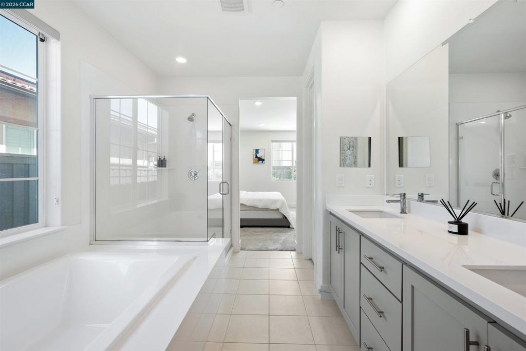 https://media.crmls.org/mediaz/2bd3bf11-b88c-4ce6-9e45-3299c1c7c1bc.jpg?preset=X-Large