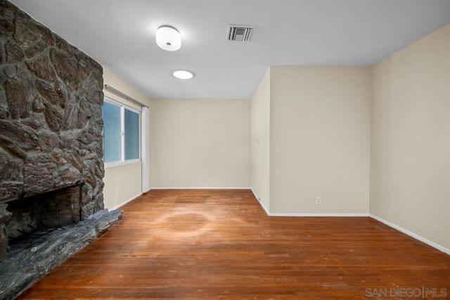 3711 Fairway Dr, La Mesa CA: https://media.crmls.org/mediaz/2bd3c8f6-c5f0-43e2-8250-f1c044cba690.jpg