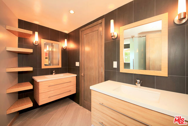 3054 Elvido Drive, Los Angeles CA: https://media.crmls.org/mediaz/2bd3fc2e-0b38-4151-914c-6ffdc8b7bbbf.jpg