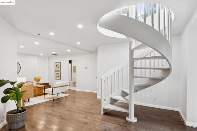 2861 Chelsea Drive, Oakland CA: https://media.crmls.org/mediaz/2bd4280f-375d-4fbe-af55-c24894a6e241.jpg