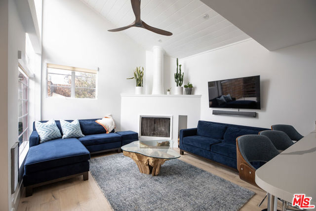 29233 HEATHERCLIFF Road, Malibu CA: https://media.crmls.org/mediaz/2bd449a2-fbe9-486a-b238-25569c39c75f.jpg