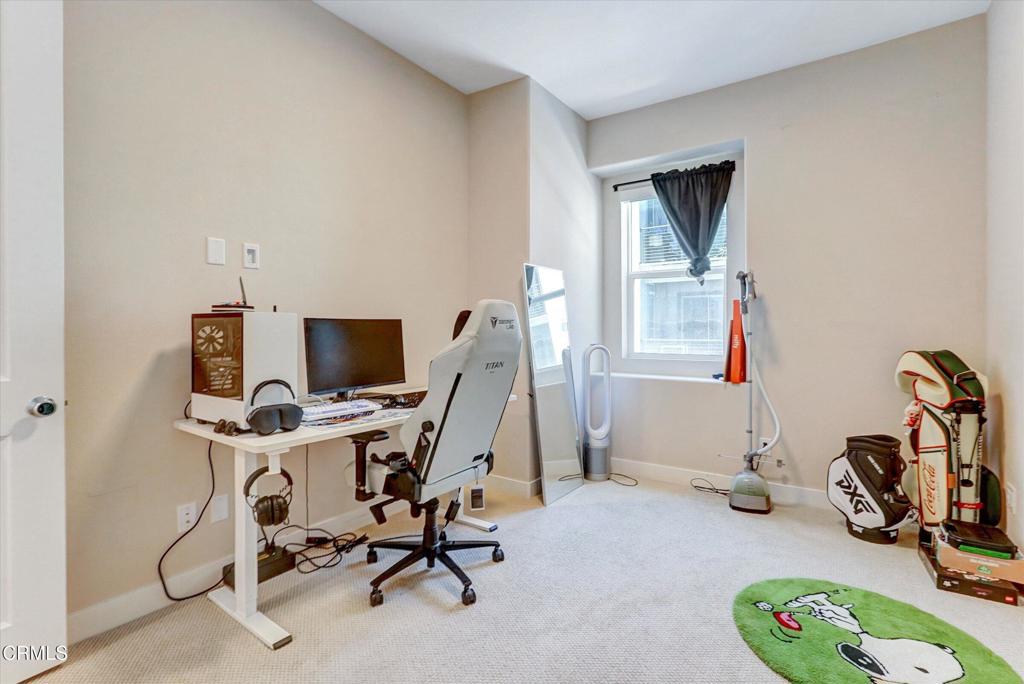 https://media.crmls.org/mediaz/2bd53fa2-fc03-49d7-8312-e641cc988097.jpg?preset=X-Large