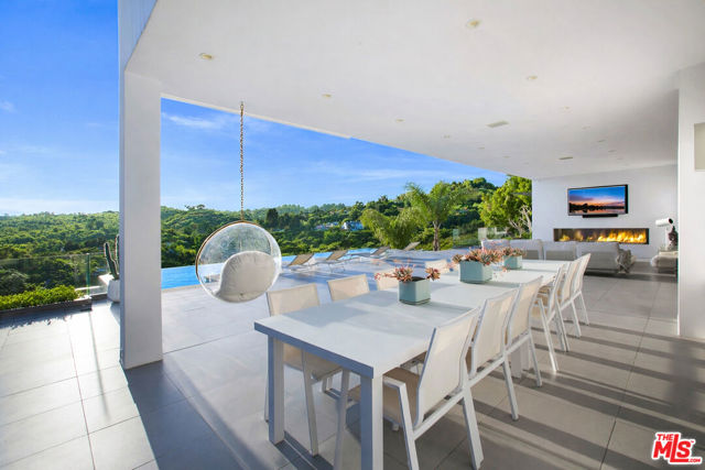 2791 Ellison Drive, Beverly Hills CA: https://media.crmls.org/mediaz/2bd57f98-d888-4f3f-b41a-a8b640d941d4.jpg