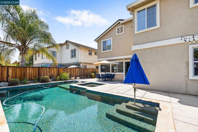 127 Sanford Ct, Brentwood CA: https://media.crmls.org/mediaz/2bd5e16d-fc1e-41a2-a845-09898a3ca91f.jpg