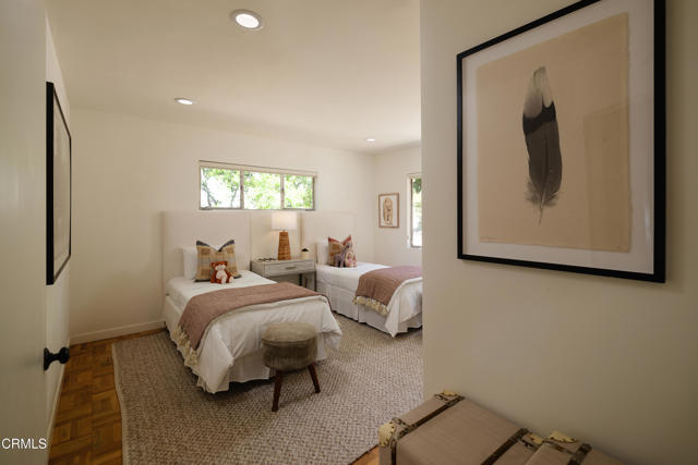 5445 La Crescenta Avenue, La Crescenta CA: https://media.crmls.org/mediaz/2bd603d7-3791-48a0-8b63-8719f384a42a.jpg