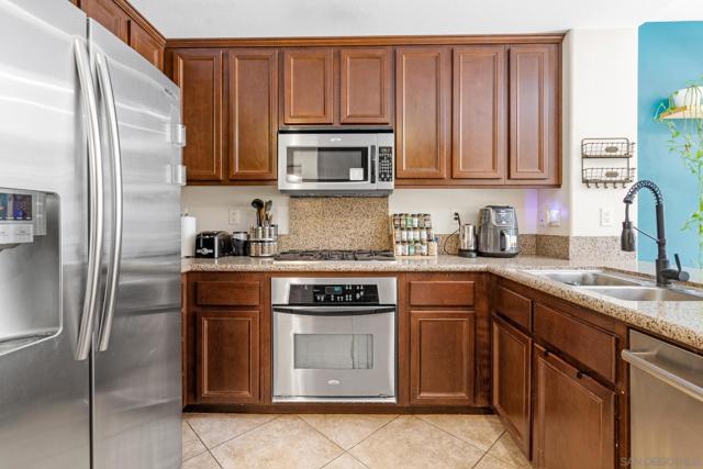 17071 Calle Trevino, San Diego CA: https://media.crmls.org/mediaz/2bd635e6-b97f-46d2-a01a-b11d9598615f.jpg