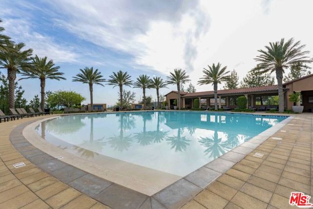 20763 Pine Cone Circle, Porter Ranch CA: https://media.crmls.org/mediaz/2bd707c8-fb77-4d40-b1f2-7dcf757f74a6.jpg