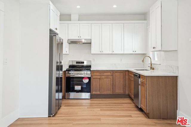 247 S Benton Way, Los Angeles CA: https://media.crmls.org/mediaz/2bd71e8a-81b8-495d-9fe6-9f88f019c483.jpg