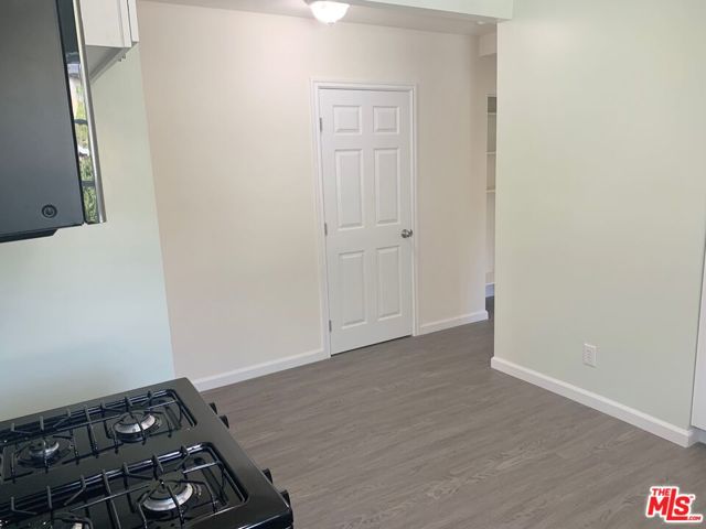 605 W 47th Street, Los Angeles CA: https://media.crmls.org/mediaz/2bd79ece-3cb3-4a7f-b73d-37055b385cbf.jpg
