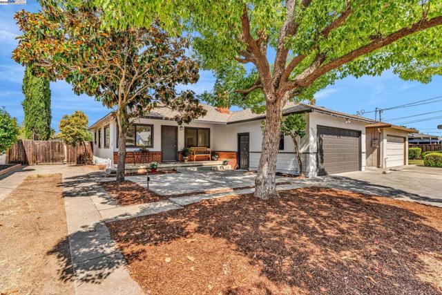 471 Rose St, Livermore CA: https://media.crmls.org/mediaz/2bd8090d-d456-4879-b03b-6d01074ca055.jpg