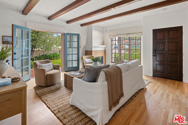 1100 21st Street, Santa Monica CA: https://media.crmls.org/mediaz/2bd8c199-cfad-4da9-8c9d-76360454fe0f.jpg