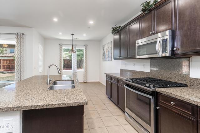 Detail Gallery Image 10 of 28 For 9814 Buckhorn Peak Dr, Bakersfield,  CA 93311 - 3 Beds | 2 Baths