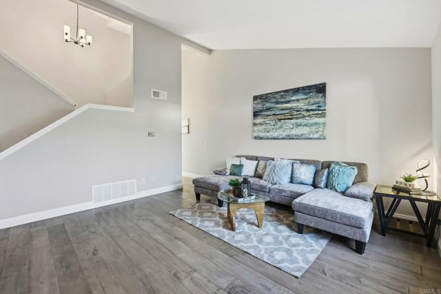 Detail Gallery Image 6 of 36 For 374 Forest Pl, Vista,  CA 92083 - 2 Beds | 1/1 Baths