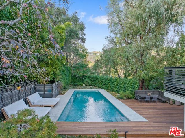 2179 Mandeville Canyon Road, Los Angeles CA: https://media.crmls.org/mediaz/2bda1382-ad24-4976-8058-afe2be821433.jpg