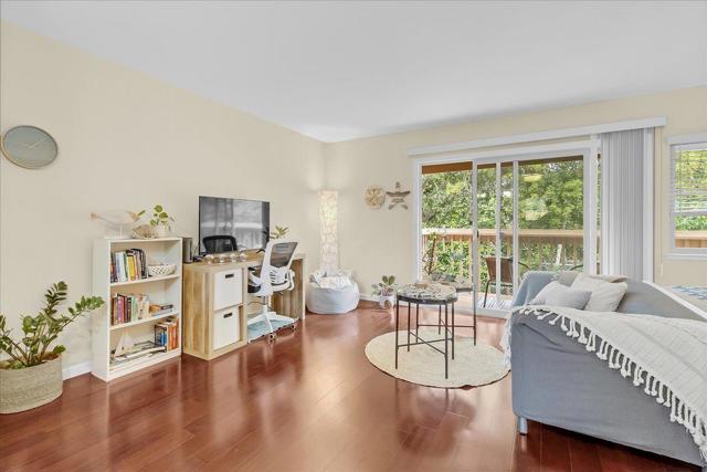 300 Glenwood Circle, Monterey CA: https://media.crmls.org/mediaz/2bda4273-e268-4f9a-84ef-aea6eab42803.jpg