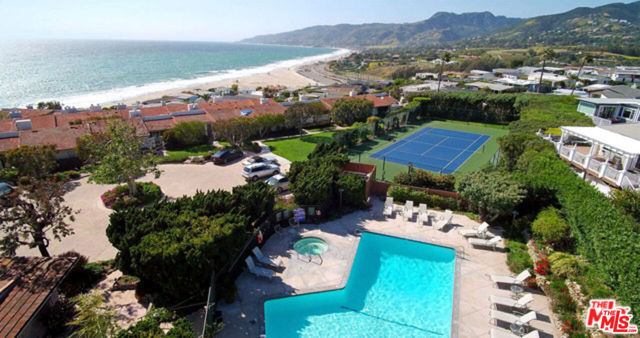 6789 Shearwater Lane, Malibu CA: https://media.crmls.org/mediaz/2bda4480-b88f-4732-8663-d99bae3827c4.jpg