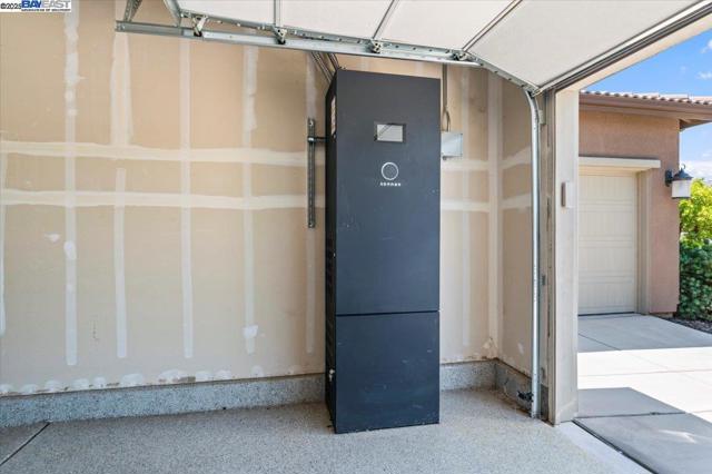 6822 Spanner Ct, Tracy CA: https://media.crmls.org/mediaz/2bda8291-5b77-4080-b435-1d612dbaf375.jpg