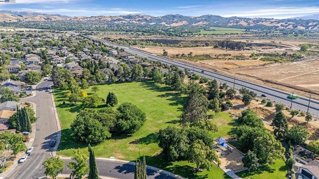 394 Encino, Livermore CA: https://media.crmls.org/mediaz/2bda9abf-6e35-4272-b725-c7e47fdf54ce.jpg