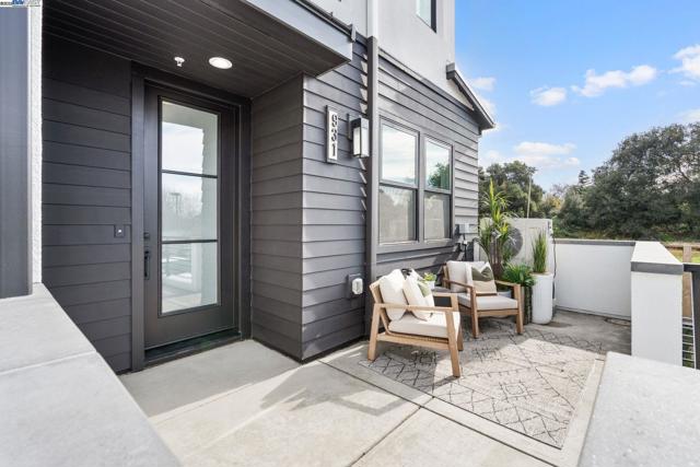 985 Harcot Court, San Jose CA: https://media.crmls.org/mediaz/2bdabf4a-4e6c-42ae-a7e5-7078abf2adc2.jpg