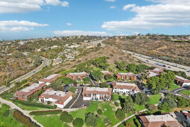 2422 Caminito Ocean Cv, Cardiff by the Sea CA: https://media.crmls.org/mediaz/2bdac397-1f4d-4ff5-b890-a4ad0226386e.jpg