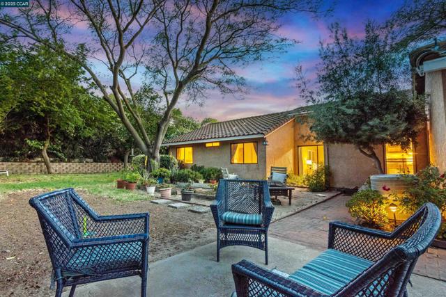 2628 Asilomar Dr, Antioch CA: https://media.crmls.org/mediaz/2bdb5e50-33d2-47ab-9930-673eec592489.jpg