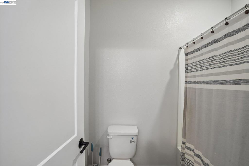 https://media.crmls.org/mediaz/2bdb6273-c429-47a5-bcac-3ae295e703bc.jpg?preset=X-Large