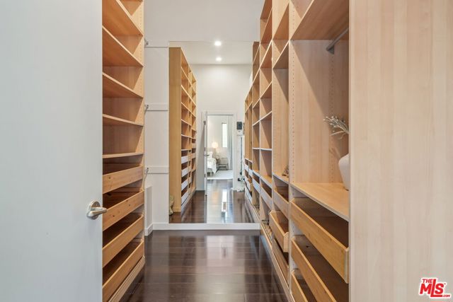 714 California Avenue, Venice CA: https://media.crmls.org/mediaz/2bdb9108-67c2-454b-9ec3-ff84a3c01142.jpg