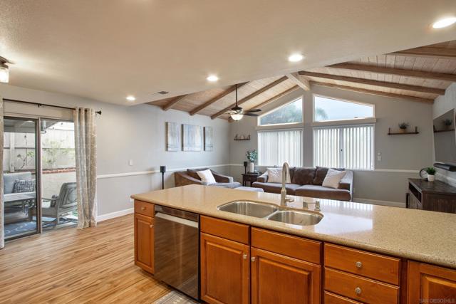 2258 Charise St, Escondido CA: https://media.crmls.org/mediaz/2bdb9152-2fcf-4955-af54-bcda55a86c66.jpg