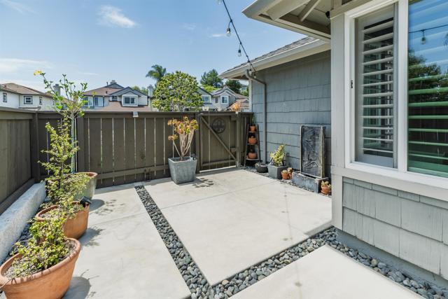 6848 Xana Way, Carlsbad CA: https://media.crmls.org/mediaz/2bdbe3ad-e199-40e2-aca4-57c9e4d39b79.jpg