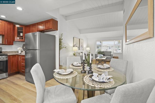 2206 Gehringer Dr, Concord CA: https://media.crmls.org/mediaz/2bdc86a6-1399-44e3-94c2-82827f82497a.jpg