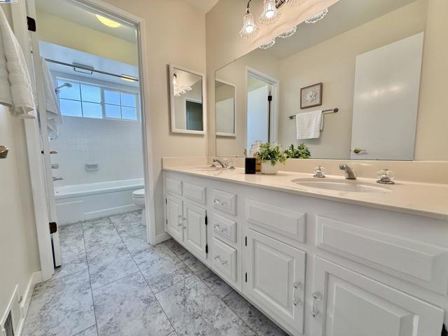 5647 Southbrook Dr, Clayton CA: https://media.crmls.org/mediaz/2bdcd584-74b2-45a0-8a9f-e360b55927b5.jpg