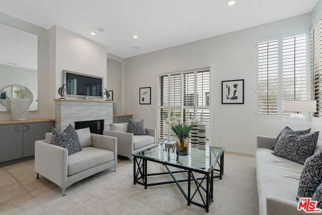 12923 Bluff Creek Drive, Los Angeles CA: https://media.crmls.org/mediaz/2bdcf6b4-b98b-449d-b59e-320098655aba.jpg