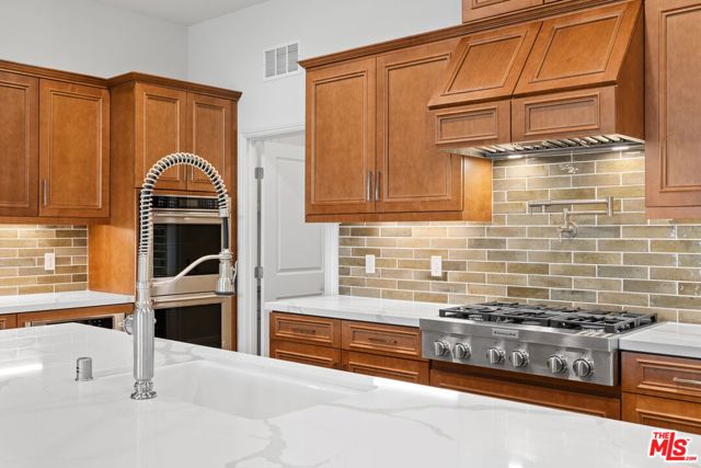 3719 Pathway Court, Bakersfield CA: https://media.crmls.org/mediaz/2bdd3b71-505f-4fa3-9e5a-d9d5b9fe1e65.jpg