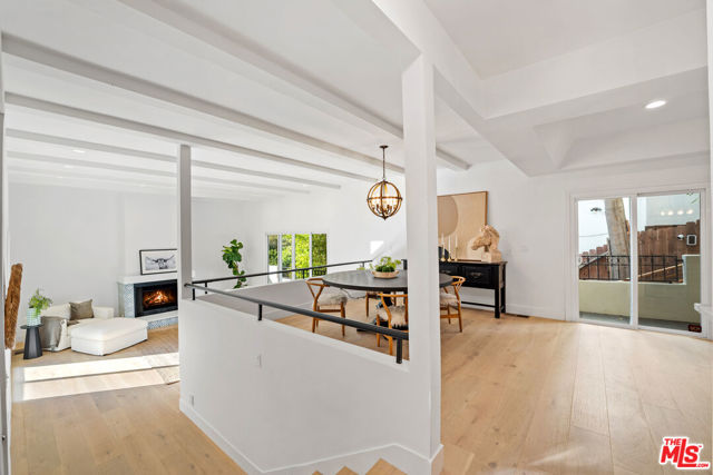 4148 Sunswept Drive, Studio City CA: https://media.crmls.org/mediaz/2bdd5a2e-822d-454d-a82c-6ce6621911e2.jpg