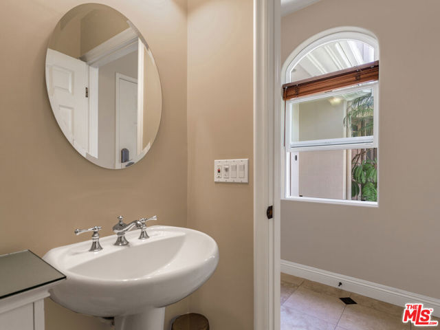 23949 De Ville Way, Malibu CA: https://media.crmls.org/mediaz/2bdd7fa0-9762-407c-b8be-cb8a26539816.jpg