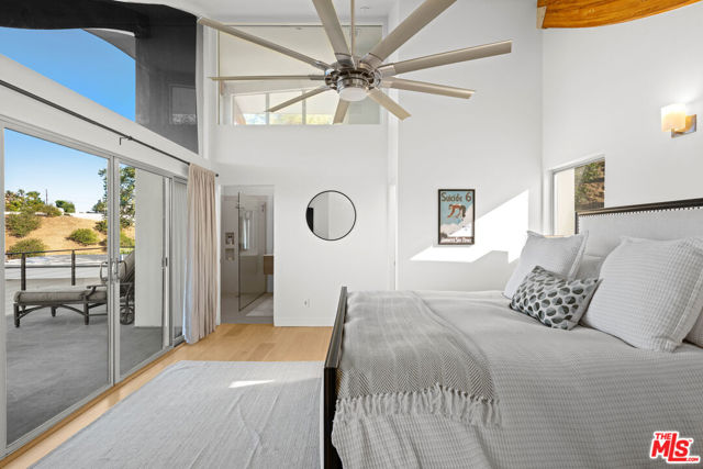 3631 Sunswept Drive, Studio City CA: https://media.crmls.org/mediaz/2bdda577-fafd-4128-b0a6-c7b588bca664.jpg
