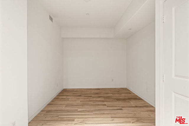 4050 Glencoe Avenue, Marina del Rey CA: https://media.crmls.org/mediaz/2bddaa55-9823-41e8-baf7-fc7a53160bd7.jpg