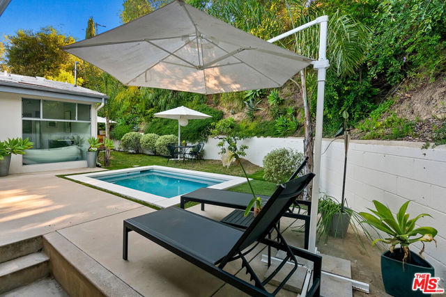 4025 Weslin Avenue, Sherman Oaks CA: https://media.crmls.org/mediaz/2bde24f9-cfdc-408f-8616-d6a0b1c517c4.jpg