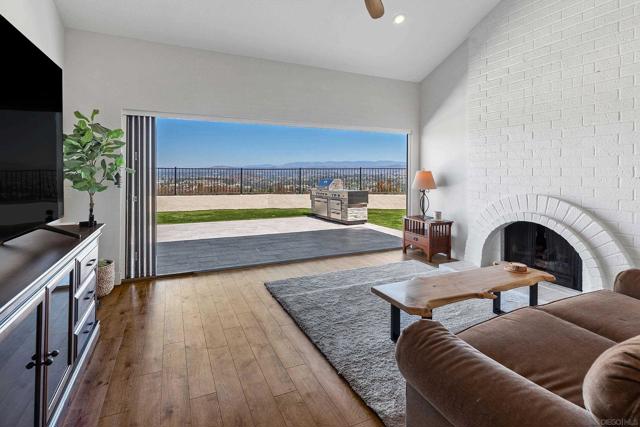 16396 Avenida Suavidad, San Diego CA: https://media.crmls.org/mediaz/2bde3990-3c13-42eb-b5db-eb5ba4f0d059.jpg